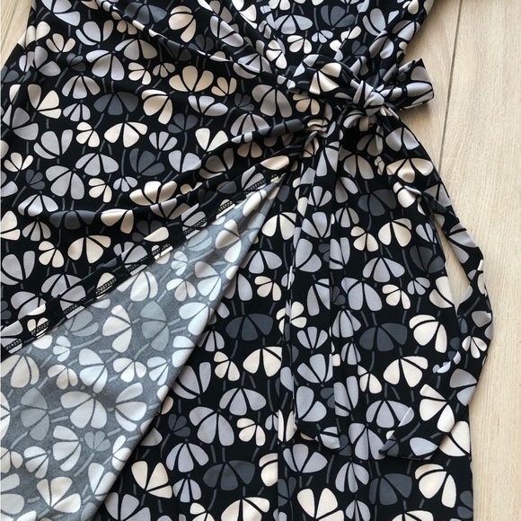 Anne Klein Faux Wrap Floral Print 3/4 Sleeve Dress in Black & White Size S - Picture 3 of 11